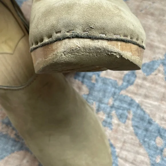 No. 6 Gray and Tan Mules with Wooden Platform - Picture 4 of 13